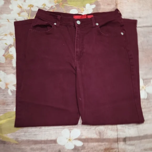 ⭐️ Gloria Vanderbilt burgundy petite jeans - Picture 2 of 7